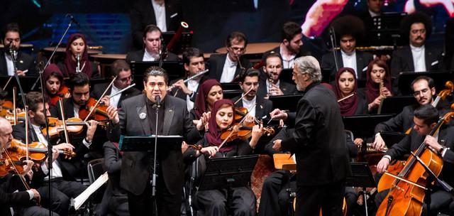نادر مشایخی معتقد است، سرود رسمی تیم ملی فوتبال ایران در جام جهانی ۲۰۱۸ روسیه پر از کلیشه‌های از مد افتاده است.