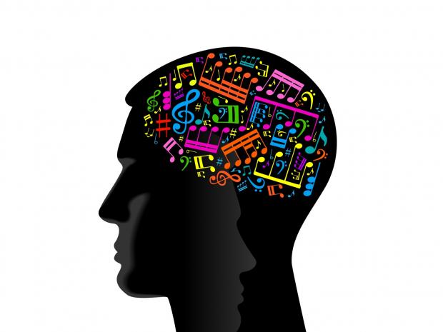 موسیقی باعث فعال شدن بخش احساسات و همچنین حافظه در مغز می‌شود که بهبود علائم بیماری آلزایمر را در پی خواهد داشت.