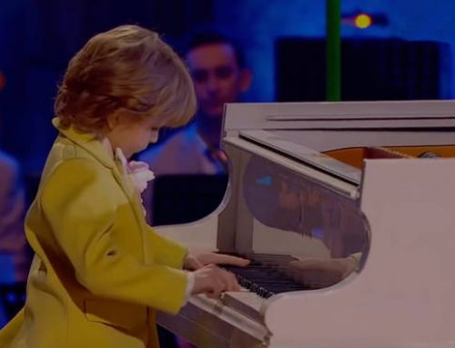 پیانیست 7 ساله که همگان را مجذوب نوازندگی خود کرد